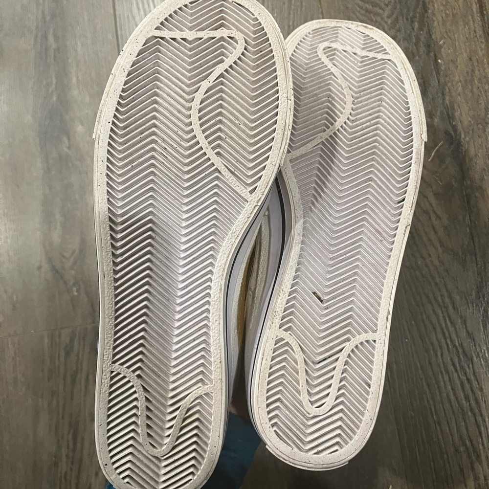 Nike Kids White and Gold Sneakers - Picture 3 of 5